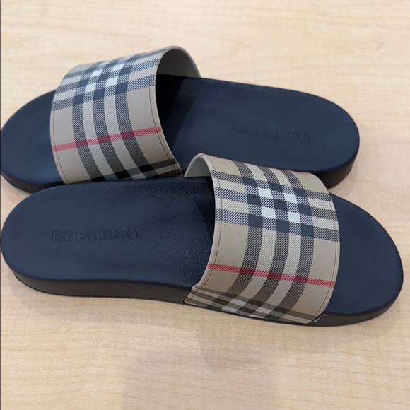 Stylish Beige and Black Slide Sandals - Picture 5 of 5